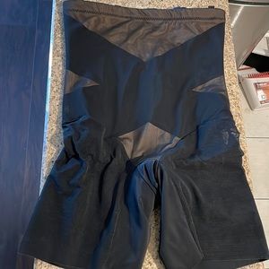 Honeylove mid-waist sculpt ware short